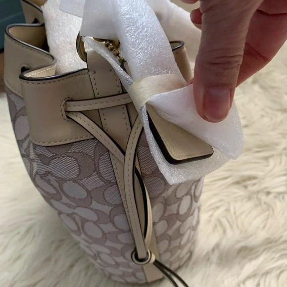 Coach Field Bucket Bag Ivory/Stone - Picture 10 of 14